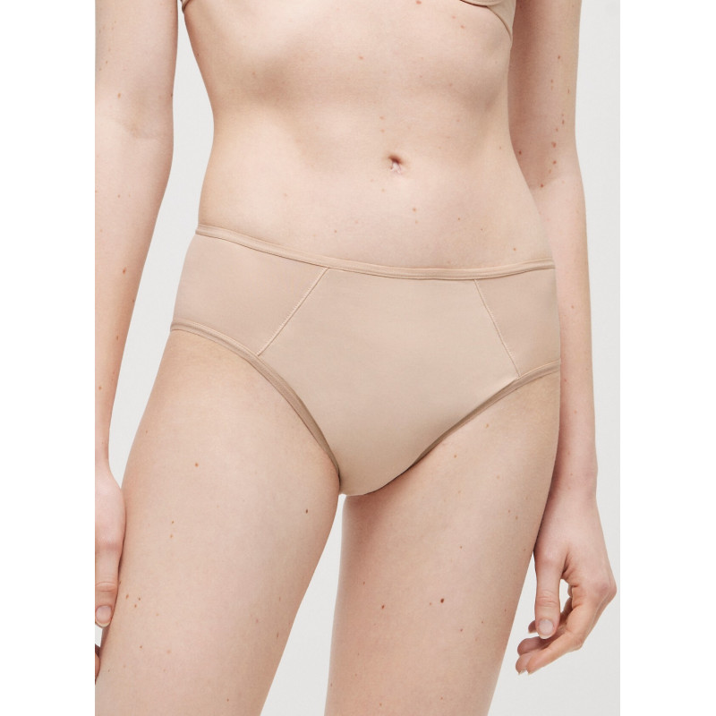 Ysabel Mora kelnaitės