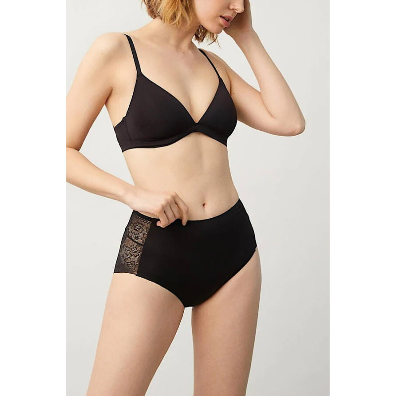 Ysabel Mora kelnaitės