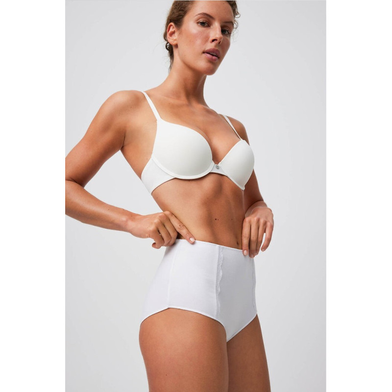 Ysabel Mora kelnaitės