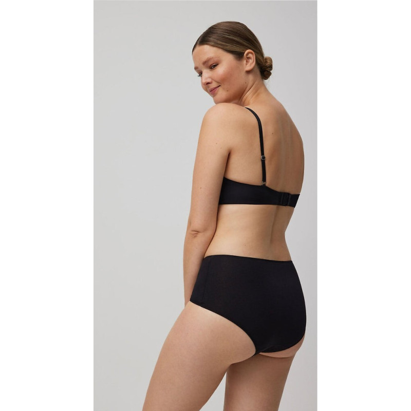 Ysabel Mora kelnaitės