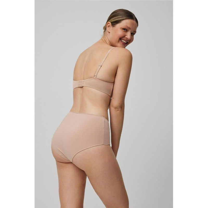 Ysabel Mora kelnaitės