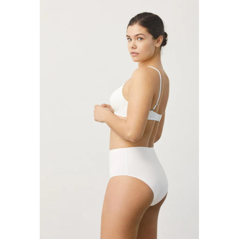 Ysabel Mora kelnaitės