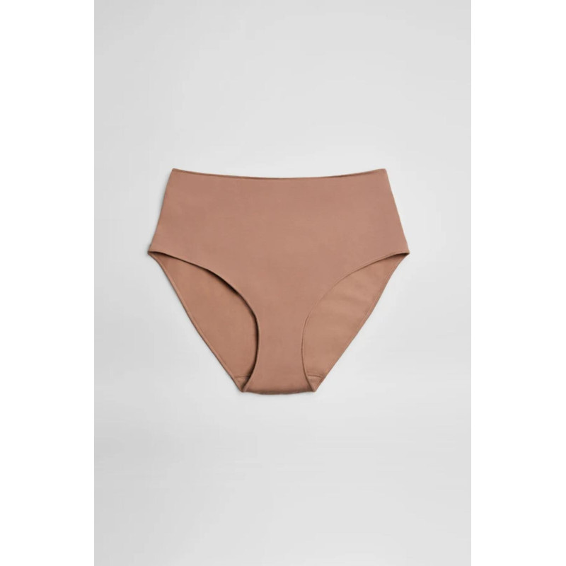 Ysabel Mora kelnaitės