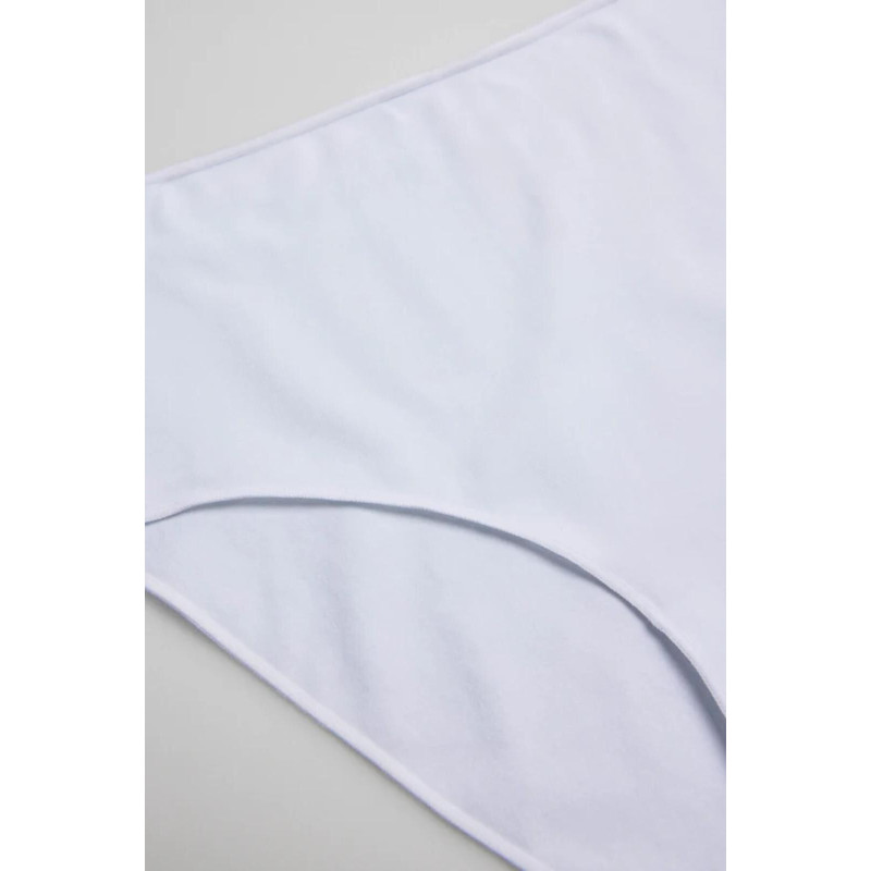 Ysabel Mora kelnaitės