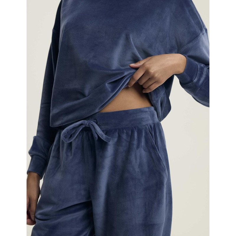 Henderson Ladies kostiumas