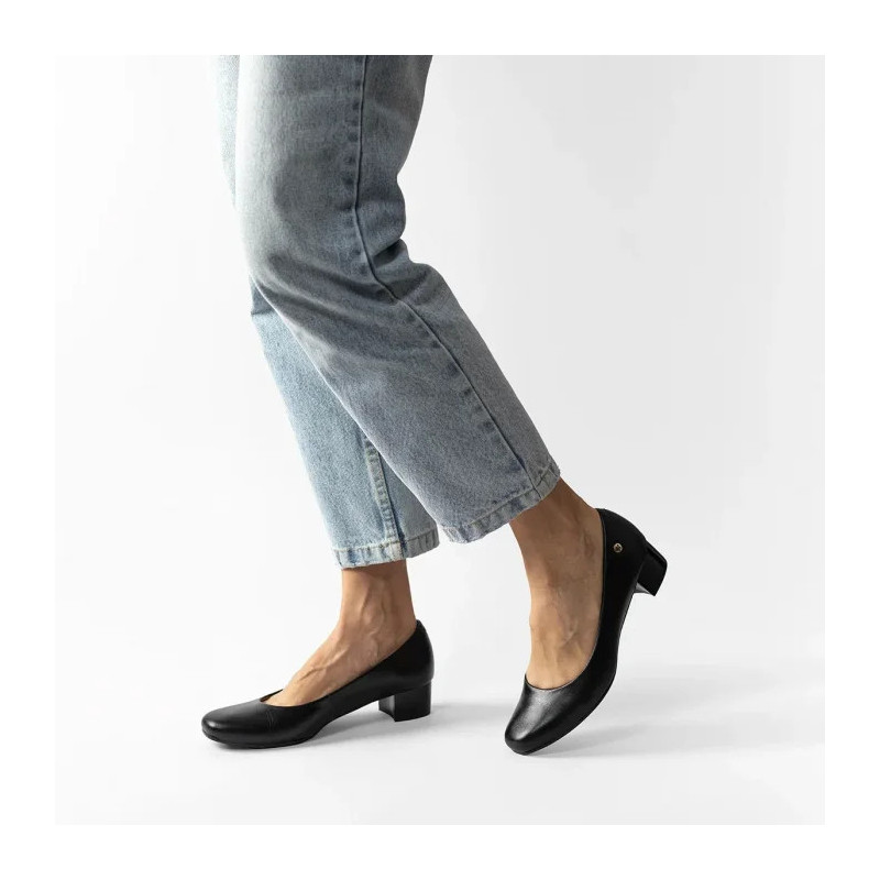 Maciejka Czarne 03330-20/00-1 (MA672-a) bateliai